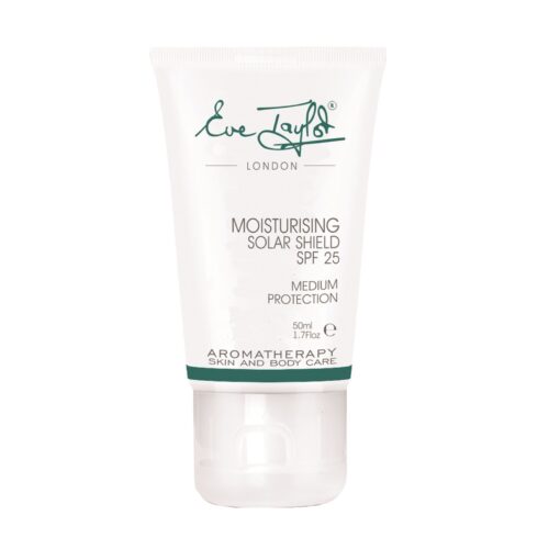provides protection from UVA and UVB rays to guard against premature ageing.
